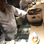 ぎおん 阪川 - ネギを焼いてる
