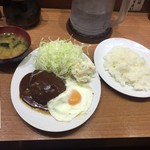 キッチン たか - ハンバーグ（目玉焼き付き）￥1,000-