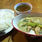 イーサン食堂 - 鶏と茄子のグリーンカレー・ライス・スープ