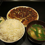 餃子の葵 - 円盤餃子定食（ご飯てんこ盛り）