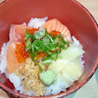 和食 鮨 日本酒 銀波 銀座店 - 鮭とイクラの親子ちらし