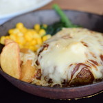 PIZZERIA&BAR CERTO! - とろ〜ろチーズのハンバーグ@税込1,080円