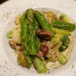 シエル ブルー - アスパラガスのブルゴーニュ風