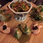 前菜3種（パクチーとエビの生春巻き、よだれ鶏、パクチーカルパッチョ）