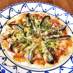 イタリア料理 クンタッシ - 揚げなすとねぎの和風ピッツァ
