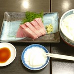 和楽 - 最初に刺身とご飯、味噌汁、お新香