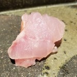 馳走 啐啄一十  - ⑩金目鯛(静岡県天竜川沖産・7日熟成)
      金目鯛も冬から春の魚へと変わってますね。
      熟成により旨みを引き出してあり納得の美味しさです。