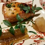 馳走 啐啄一十  - ⑭桜鱒(山形県庄内産)の木の芽焼き
      今年初の桜鱒、入荷仕立てで熟成されておらず、残念ながら焼きで頂きました。
      もちろん焼いても美味しいのですが、久しぶりの桜鱒は、お刺身で頂きたかった。(泣)