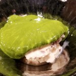 馳走 啐啄一十  - ⑲抹茶アイスと小豆アイスの二重奏
      こちらの定番デザート、柔らかな口溶けの抹茶アイスとしっかりした食感の小豆アイスです。