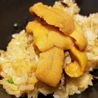 馳走 啐啄一十  - ⑱春トリュフ(イタリア産)ご飯(生玉子入り)にホタルイカのトッピング
                春トリュフの控えめながらも艶やかな薫り、花粉症であっても堪能できるほど立ち昇って来ます。
                更に蝦夷馬糞雲丹を大胆にトッピング。