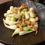 きはるの胡麻鯖や - 島ラッキョの黒酢炒め2　器がいい感じ