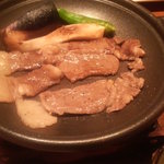 Kappou Ootomi - 懐石【華】の黒毛和牛のステーキ　陶板で焼いたところ