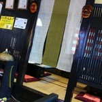 金泉 - テーブルから座敷を見たところ