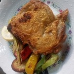 県内産若鶏の薪窯焼き