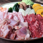 くぼ農園 - ＜Cセット＞3,500円/1人前・・・岡山県産備前黒牛、ピーチポーク、森林どり、野菜セット、ご飯、スープ付（画像は3人前）