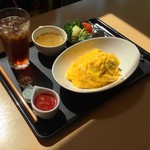 カフェふれんず - オムライスランチ(650円)※ソースはケチャップ or デミグラスから選べます