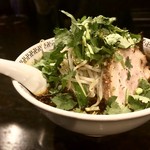 スパイス・ラー麺 卍力 - ＜2018年04月再訪・46回目＞スパイスラーメン・もやし・パクチー・にんにく・肉切れっ端・1,180円