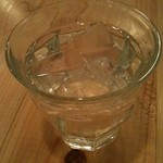 むさしの食堂 - お水をゴクリ