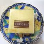 CHEESE3 - ベイクドチーズケーキ（チーズドセシボン）１２０円　生クリームとクリームチーズのなめらかさが良く現れた商品です。 