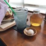 cafe yom pan - 次男坊のアップルジュースはオサレな瓶に❗️