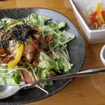 Furanse Kura - 野菜たっぷりピリ辛丼