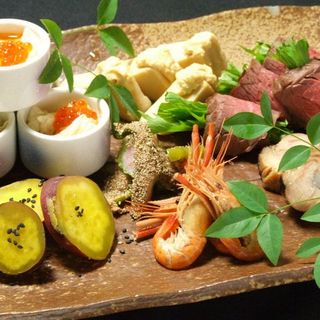 京都で長年の修業を積んだ料理人が心を込めて調理。