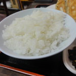 宇都宮餃子館 - ランチタイムはライス、スープ、漬け物がサービス