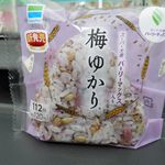 ファミリーマート - 梅ゆかり 120円 (スーパー大麦バーリーマックス入り)