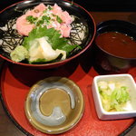 産直鮮魚と日本酒 Uo魚 - ねぎとろ丼（大盛）
