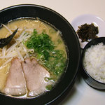 六角ラーメン梅之や - 白米とのセット。