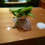 天寿し - ６品目　カワハギ+肝のせ