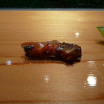 天寿し - ８品目　海老の頭を焼いたヤツ