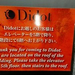 Didot - エレベーターの中の案内