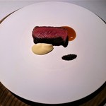 カセント - 神戸牛モモ肉 炭火焼き白ニンジンのピュレ