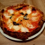 Trattoria&Pizzeria LOGIC - マルゲリータ、日曜日のランチセットで1380円。