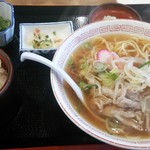 寿食堂 - 食堂のラーメン。シンプルですわ。