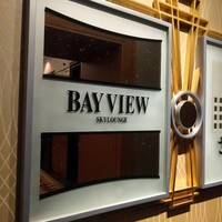 フレンチ ベイ・ビュー - 鏡になってる看板は正面から撮れないわね。ウッカリ写っちゃわないようにパチリ。