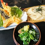 Udon Sankei - 天ざる980円→ﾗﾝﾊﾟｽ利用で500円☆うどんはｺｼあるし、天ぷらはｻｸｻｸで美味しかった♡4/4