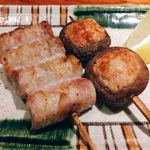 炭家 - アスパラベーコン巻きと椎茸の肉詰め