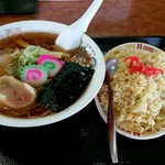 まるみ食堂 - ラーメンとミニチャーハンのセット。