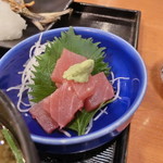 Hamayaki Kaisen Izakaya Daishou Suisan - 小鉢は、マグロぶつ