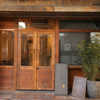 ワインとくつろぐ ツキアカリ