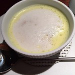 エクアトゥール - 蛤入りサフランのスープ仕立て 大蒜の香りの泡