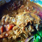 スプーンソング - 骨付きの手羽元肉がゴロッと2本入っています。