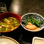 たに飲み処食い処 - 小鉢　小松菜とお揚げの煮浸し