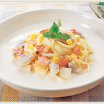 グラテシモ - クラムチャウダーのスープパスタ　・アサリと野菜がたっぷり。クリーミーなチャウダーをスープパスタで。