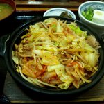 街かど屋 - 豚キムチ炒め定食＠580円