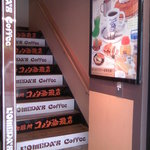 入口は目立ちません