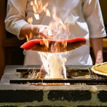 東麻布 天本 - 藁焼き