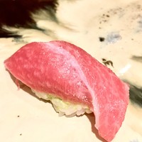 鮨まつもと - スジに塩を塗りこんだ大トロ